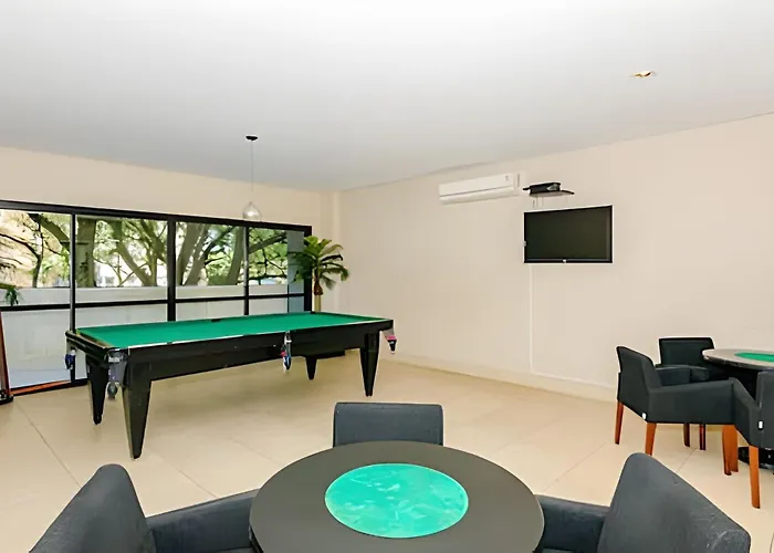 1 quarto, cheio de estilo, condo club Sky com vaga by UROOMS